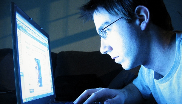 Man-Viewing-Computer-Screen-610x351